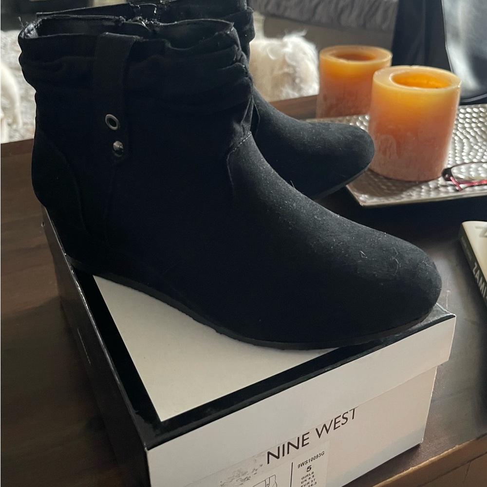 Kids Nine West wedge booties size 5 kids